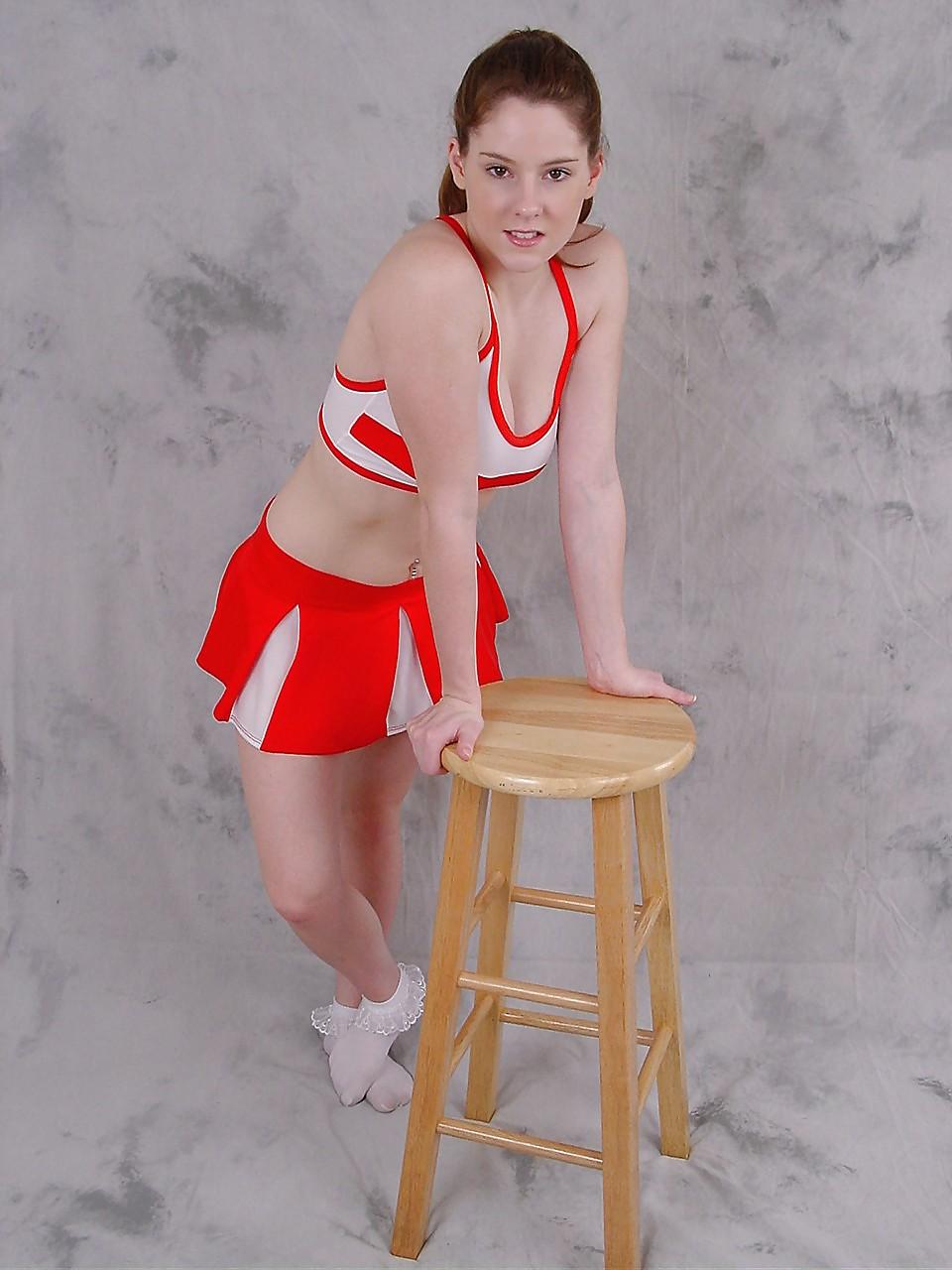 17P NICE & YOUNG CHEERLEADER