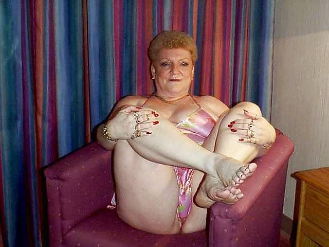 25P Fat Mature Women
