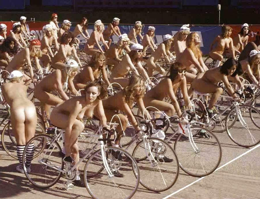 25P Public Nudity 