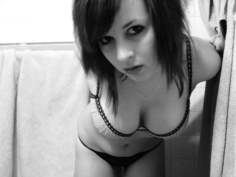 15P Nice (outdoor) toilet and bathroom girls 14