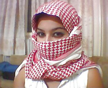 25P Hijab and sultry Arabian babes