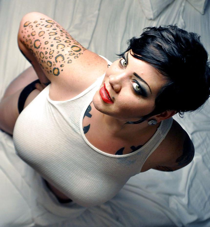 25P Curvy Beauties 19 Clothed Edition