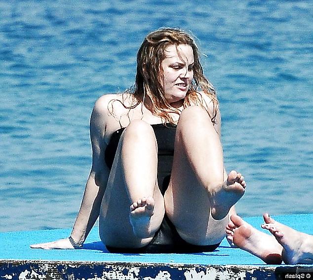 25P Jo Joyner Eastenders Blonde Curvy Chubby UK