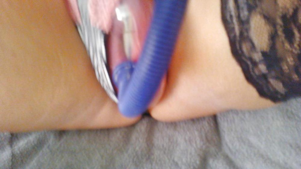 8P Scottish slut - pussy pump