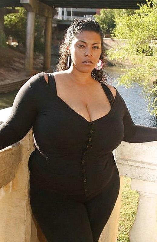 25P Curvy Beauties 16 Clothed Edition