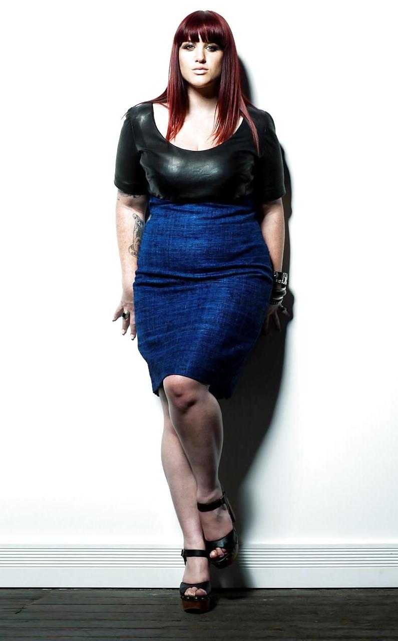 25P Curvy Beauties 16 Clothed Edition