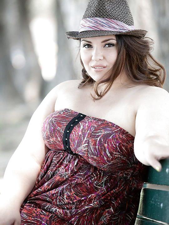 25P Curvy Beauties 16 Clothed Edition