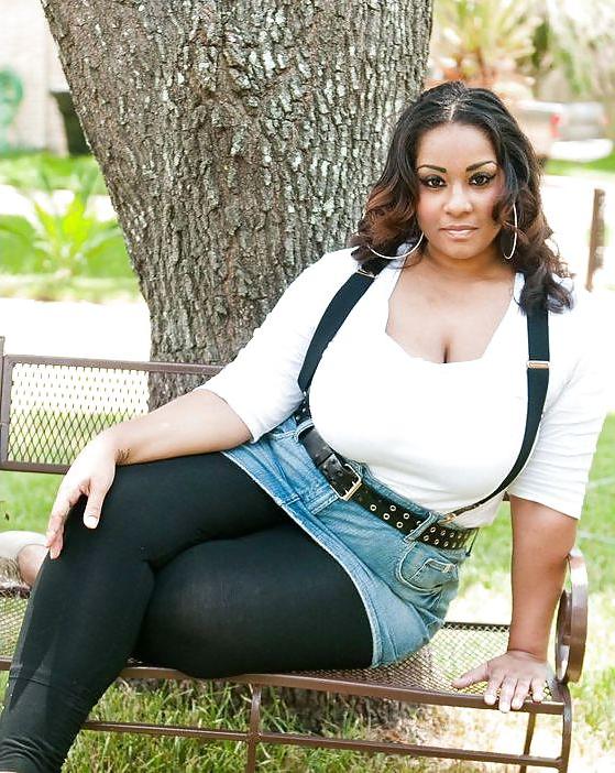 25P Curvy Beauties 16 Clothed Edition
