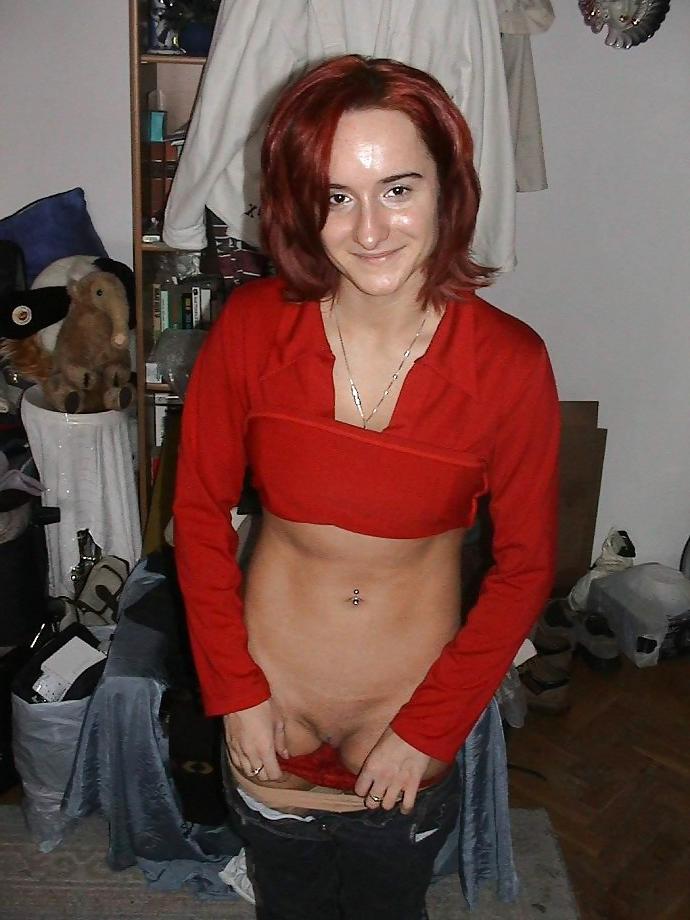 20P Red haired babe sucking