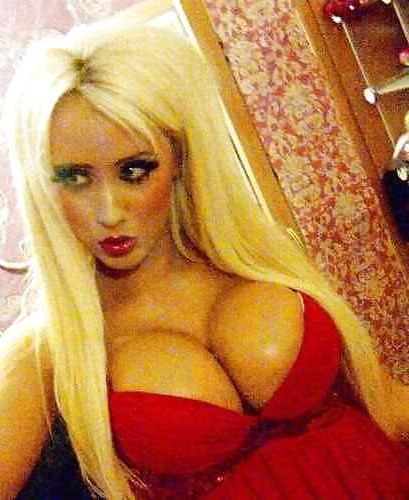 6P Nikki the Bimbo