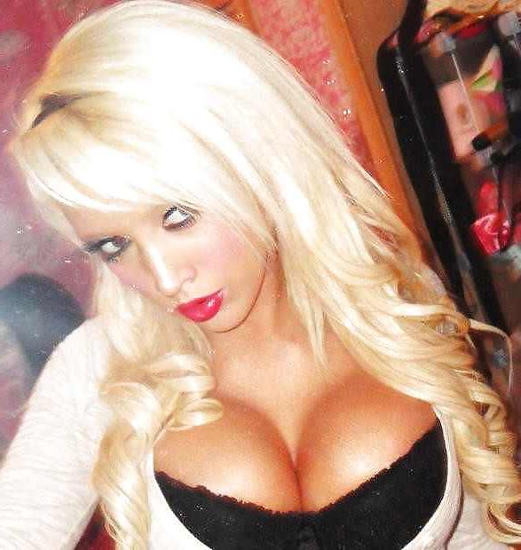 6P Nikki the Bimbo