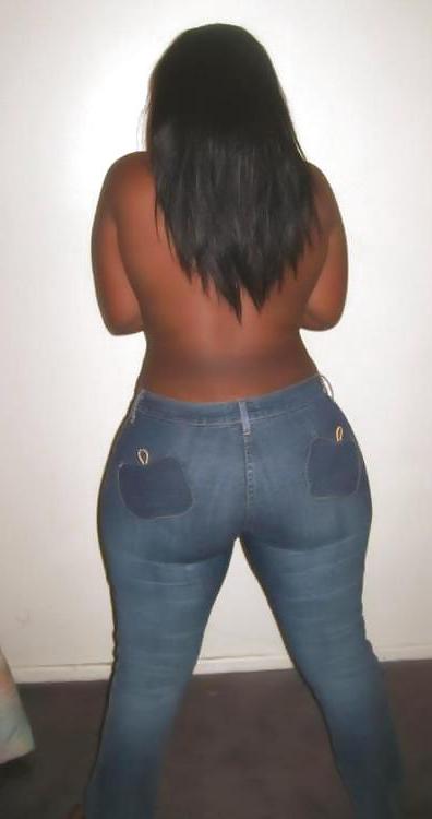 25P ASSES IN JEANS