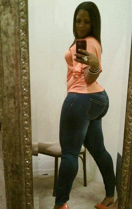 25P ASSES IN JEANS