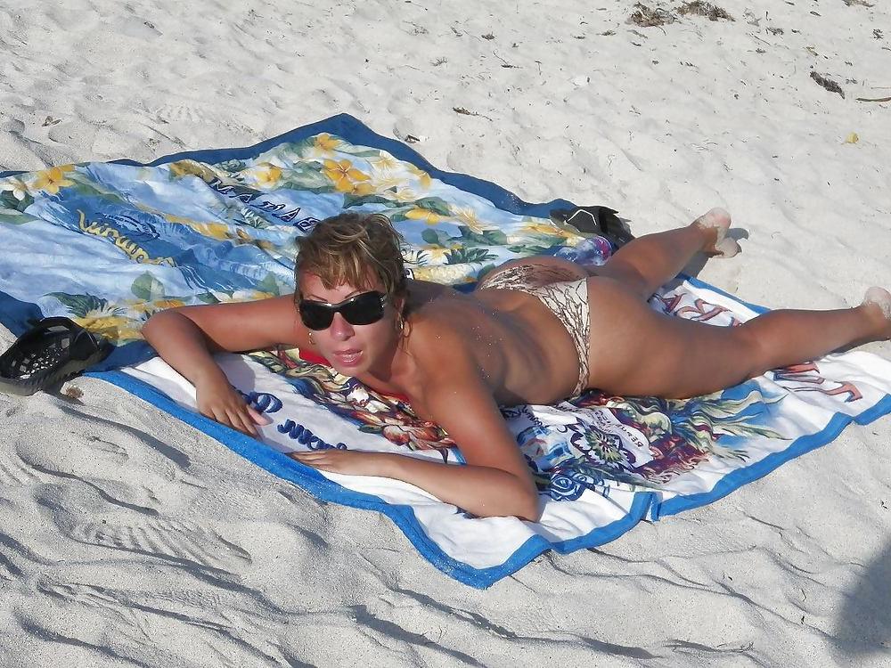 25P Girls in thong