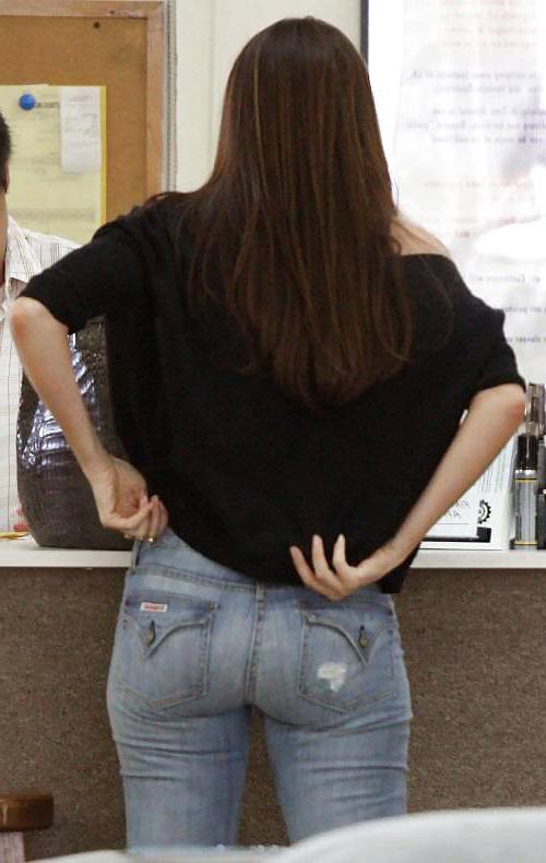15P Great Asses in Tight Jeans 