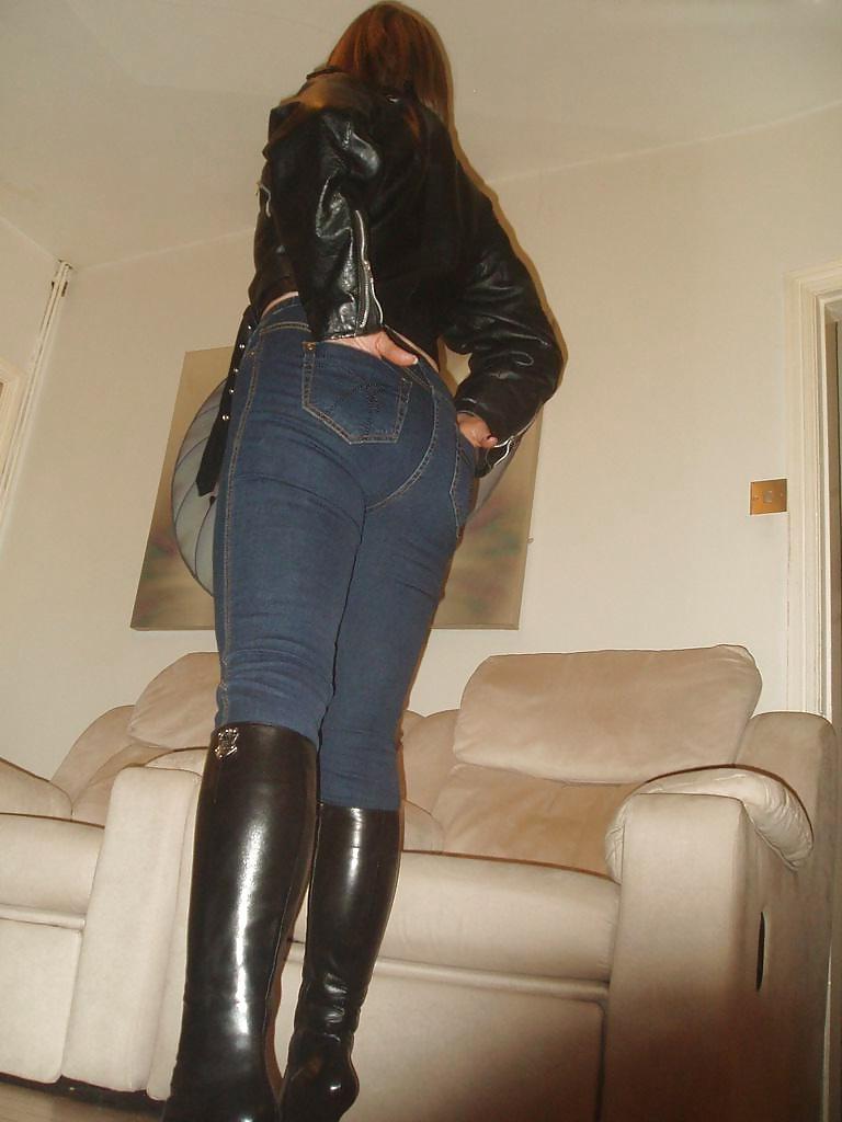 15P Queens in Jeans CXXXII
