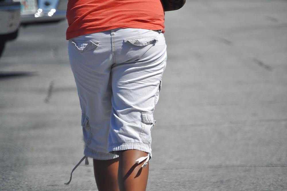 18P Girls in tight jeans - Public Creeper