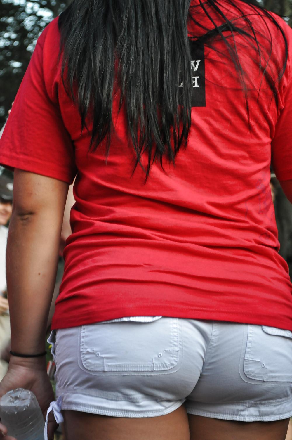 18P Girls in tight jeans - Public Creeper