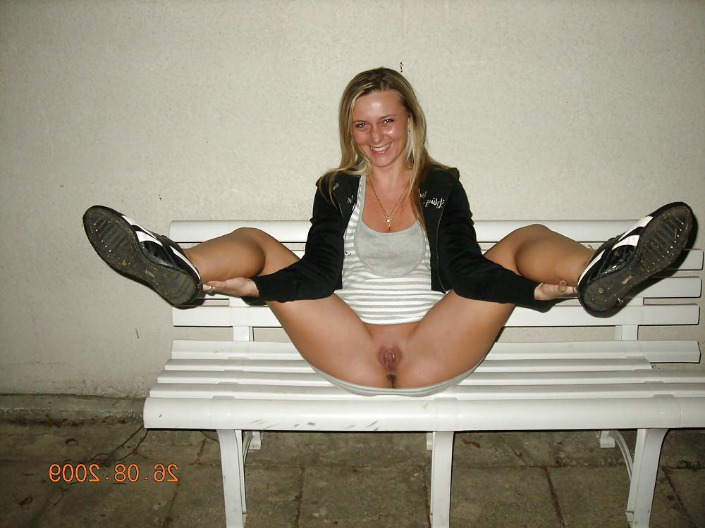 25P Girl public nude pics