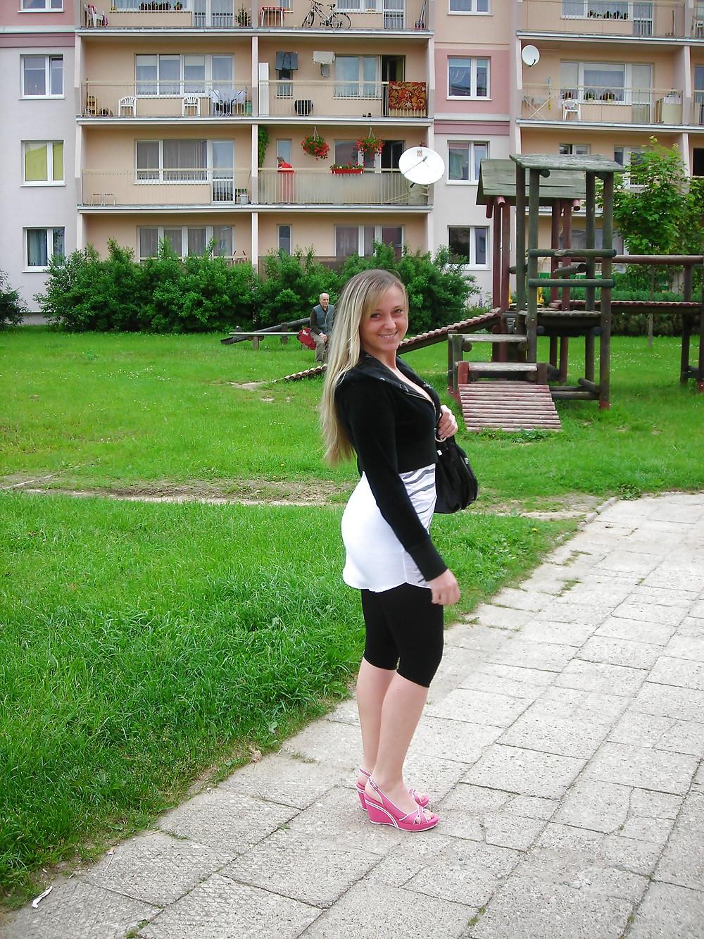 25P Girl public nude pics