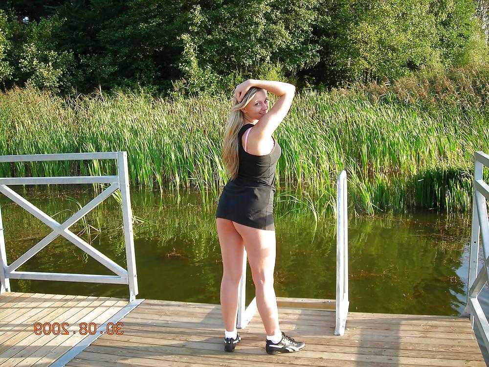 25P Girl public nude pics