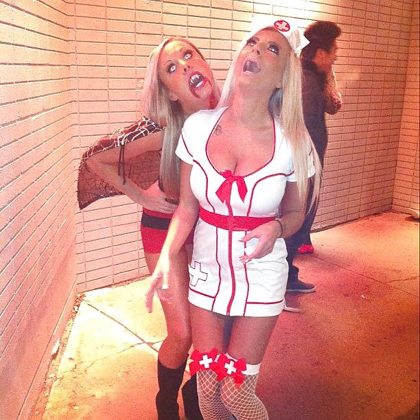 22P Hot blonde bimbo with great tits COMMENT