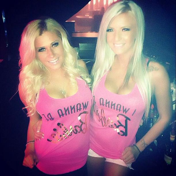 22P Hot blonde bimbo with great tits COMMENT