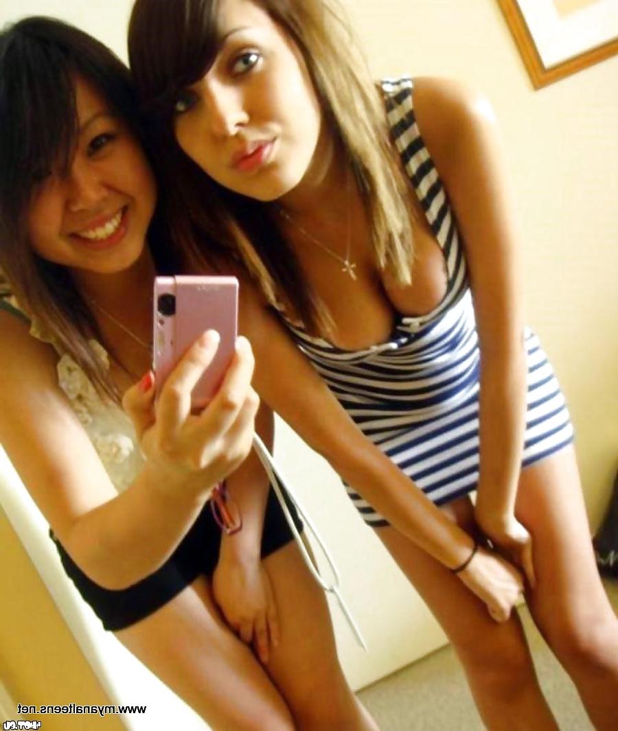 25P The girls and the mirror 14