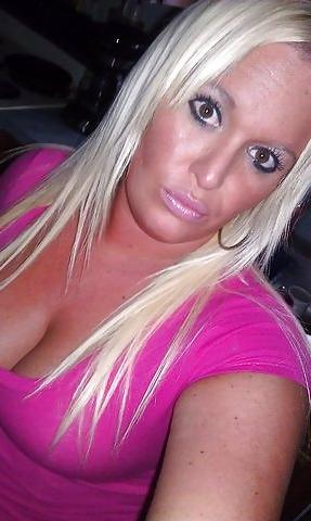 7P Sexy thick white girl