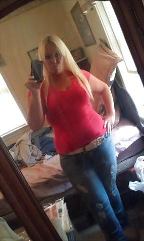 7P Sexy thick white girl