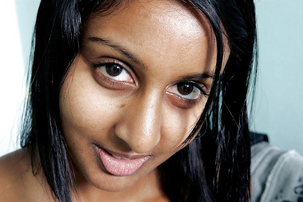 25P Sexy Indian Girl In The Bathroom
