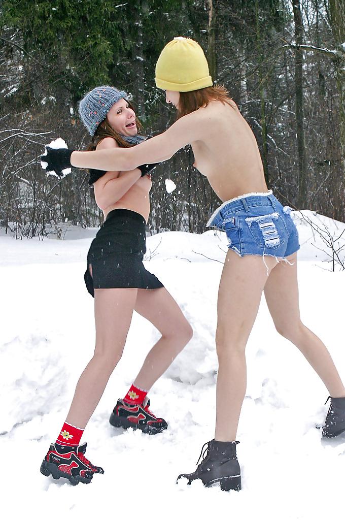 25P Public Nudity ( Snow ) 