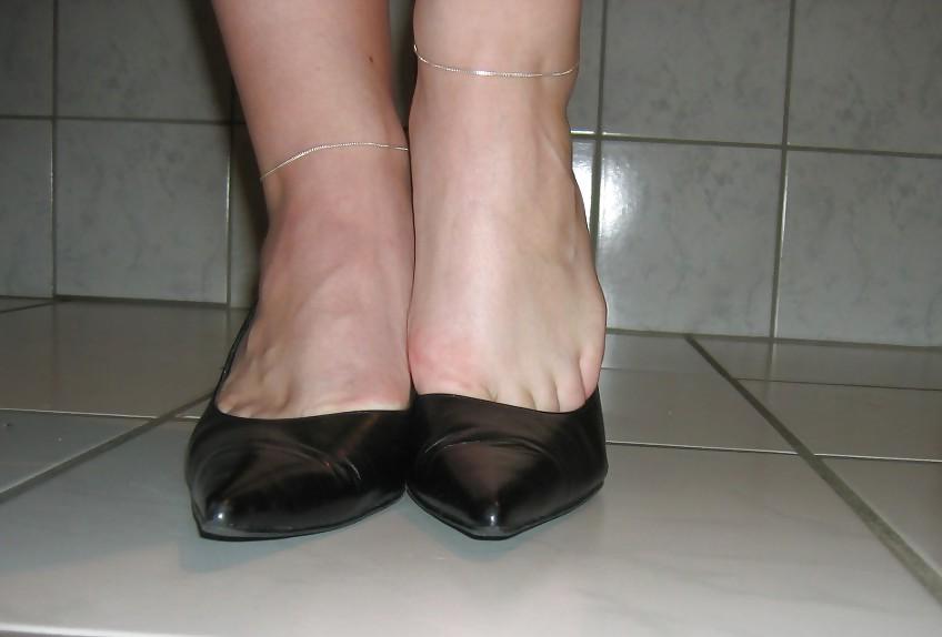 25P Jeans Skirt and Barefeet
