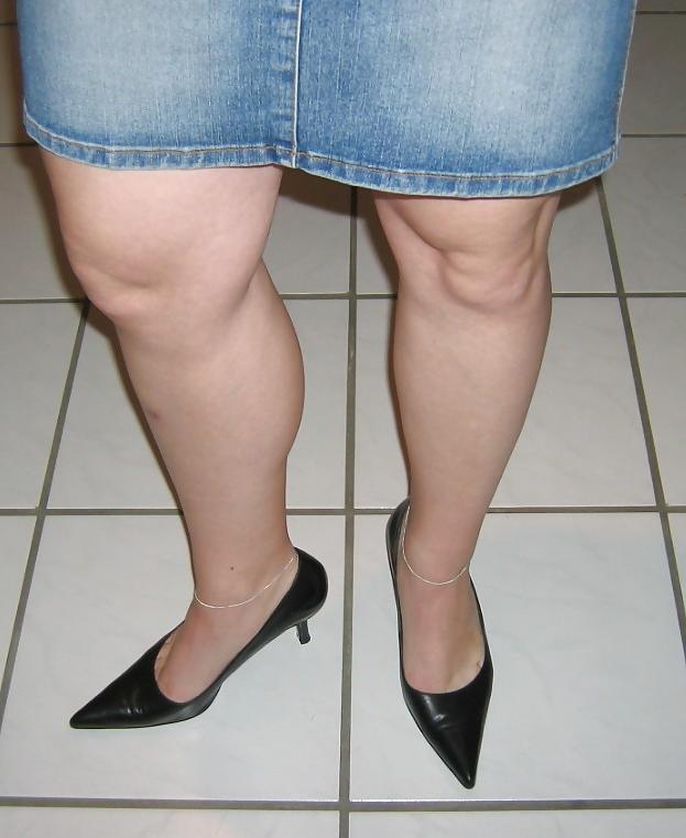 25P Jeans Skirt and Barefeet