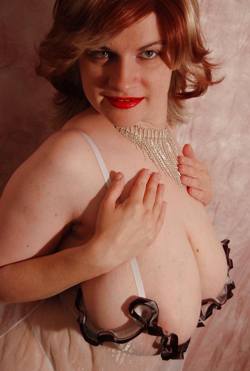 25P Busty Curvy MILFS