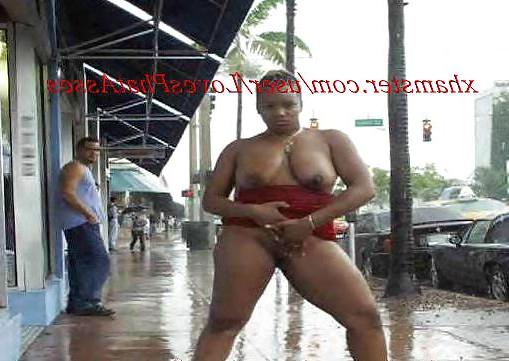 10P Very Brave Public Nudity Fun
