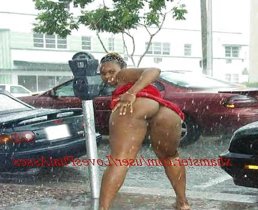 10P Very Brave Public Nudity Fun