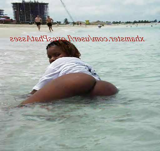 10P Very Brave Public Nudity Fun