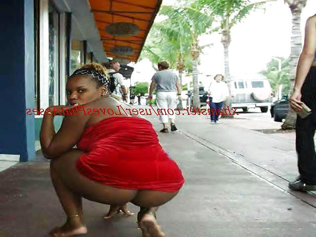10P Very Brave Public Nudity Fun