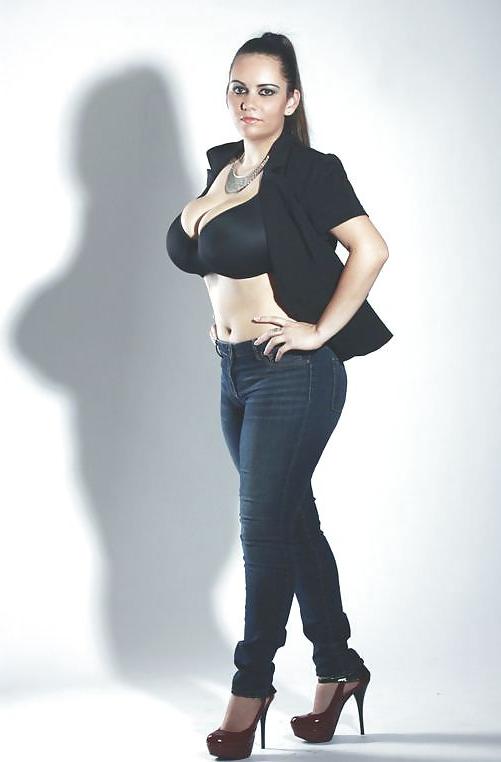 25P Curvy Beauties 24