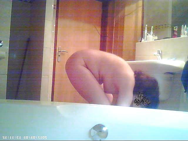 25P Spy my wife in the bathroom