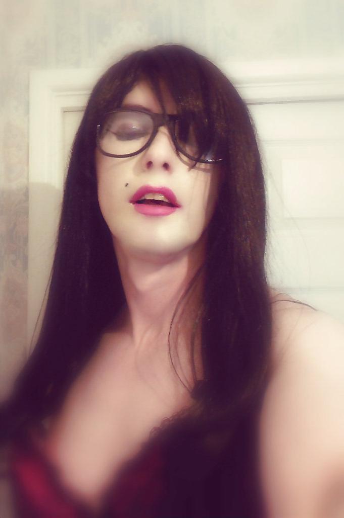 25P Tranny Pretty Kitty the Raven haired Party Girl