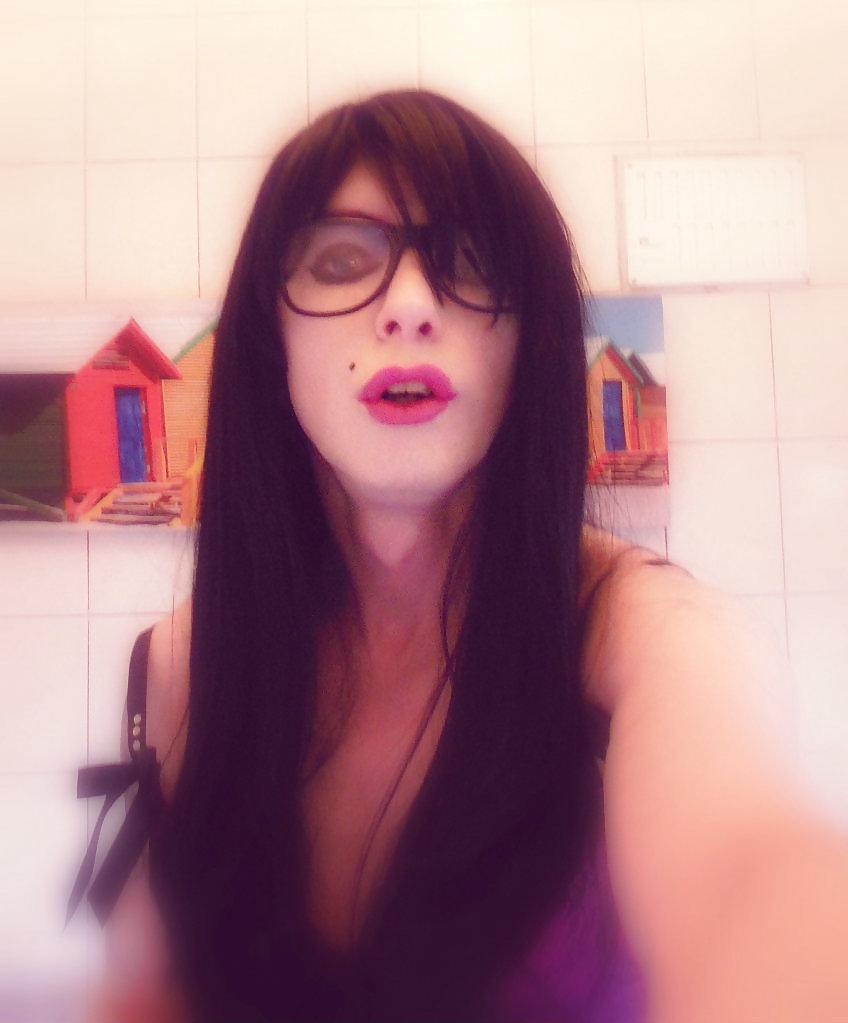 25P Tranny Pretty Kitty the Raven haired Party Girl
