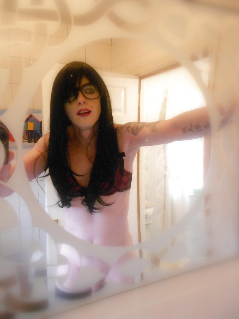 25P Tranny Pretty Kitty the Raven haired Party Girl