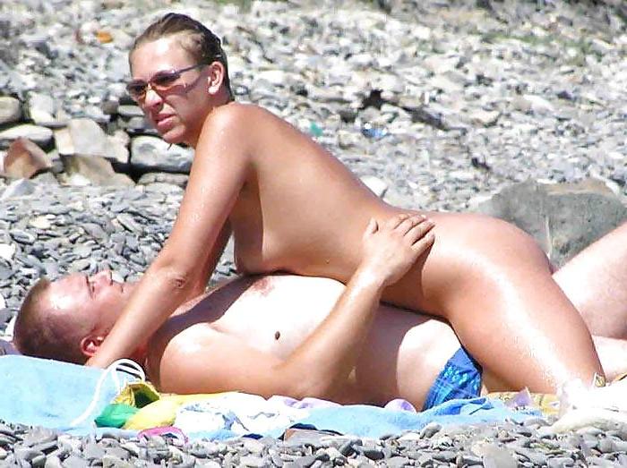 24P Outdoor sex.