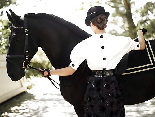 19P Mistresses riding