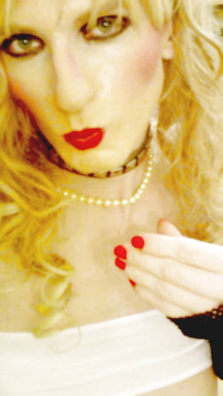 25P TRANNY BIMBO SLUT SANDRA