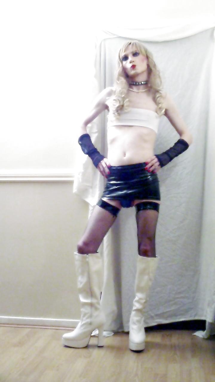 25P TRANNY BIMBO SLUT SANDRA