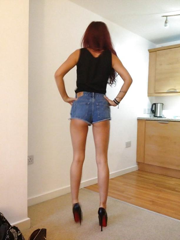 25P Hot Brunette Bimbo