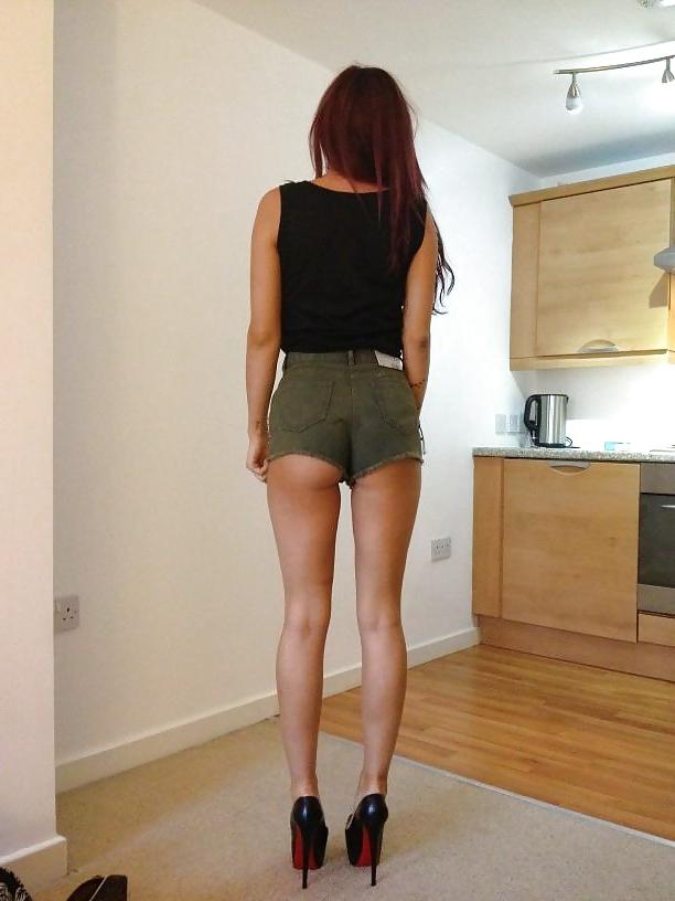 25P Hot Brunette Bimbo